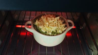 送入提前预热好的烤箱中层，200度15分钟左右