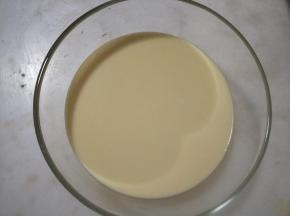 盖上保鲜膜放入冰箱冷藏半小时。
