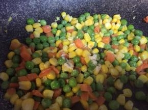 一小勺鸡粉，翻炒均匀