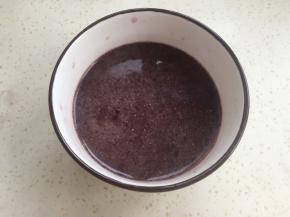 熟的黑米和水打糊。取130克。