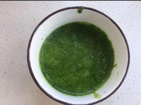 菠菜叶和水以1：1.2的比例打糊