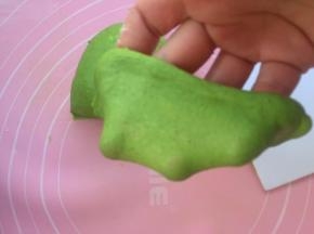 菠菜面团直接手揉出膜