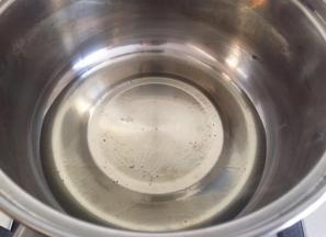 玉米油小火加热至出纹路