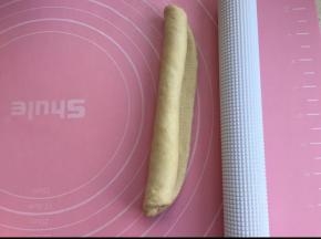 卷成条状，依次放好