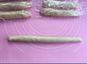 按次序再次搓长至25cm