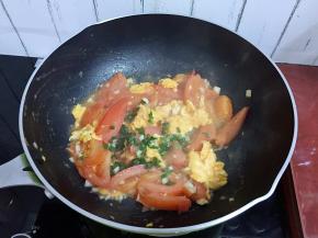 出锅前撒上葱花即可