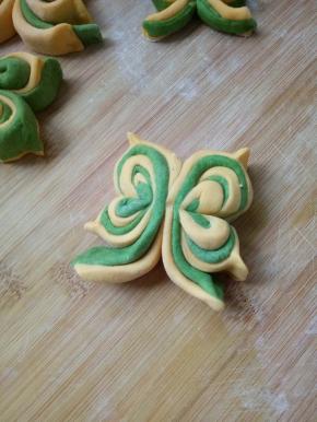 整形成漂亮的蝴蝶