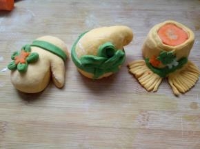 三个都做好了手套帽子围巾