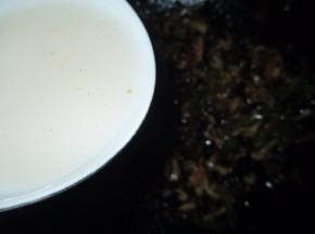 把生粉水兑好倒入