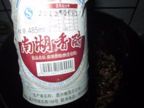 浇入适量的醋即可起锅了