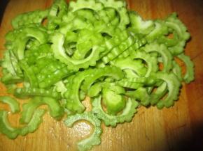 然后洗干净切成小段