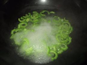 焯一分钟后取出沥干