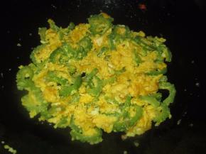 等鸡蛋液结块后即可