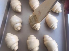 刷稀释的蛋黄液