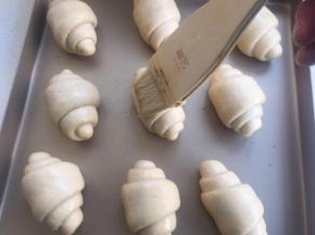 刷稀释的蛋黄液