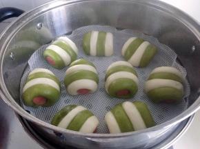 开大火烧开水后转中火蒸10分钟关火。闷5分钟再开锅。