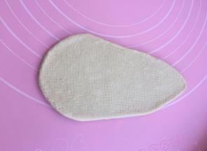 取一个擀成三角形