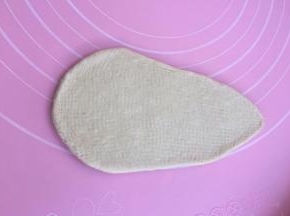 取一个擀成三角形