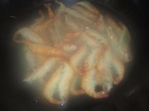倒入沼虾