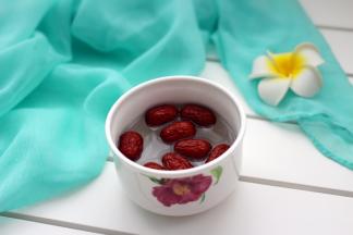 红枣提前泡发一下