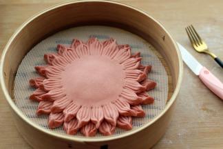 做好的先放入蒸笼里进行二发