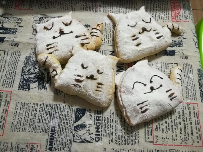 丑萌丑萌的小猫—全麦蜂蜜小面包