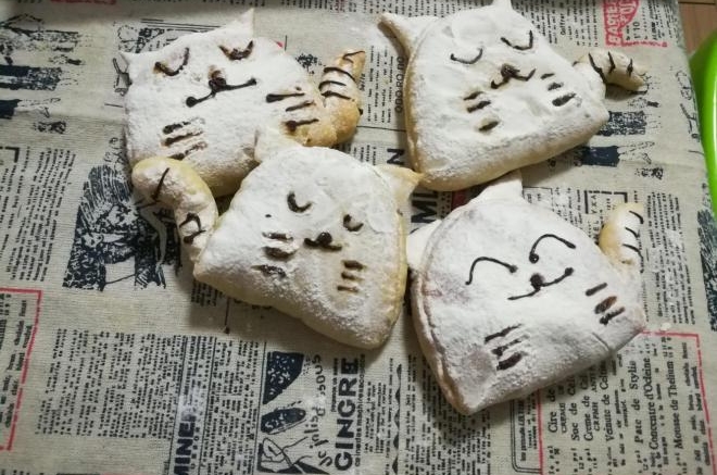 丑萌丑萌的小猫—全麦蜂蜜小面包