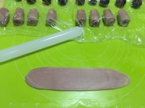 再一次擀成长牛舌状
