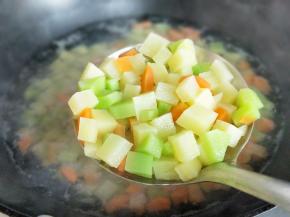 烧开后立即捞出。