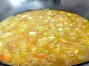 大约10分钟样子，基本都熟了，这时可以大火收汤了。