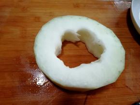 去除瓜皮和瓜瓤