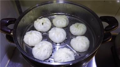 发好后，蒸20分钟再焖3分钟即可。