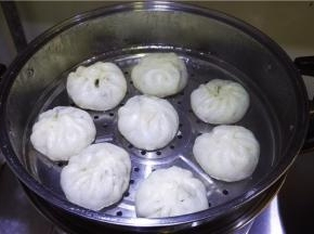 发好后，蒸20分钟再焖3分钟即可。