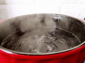 砂锅提前烧开水。