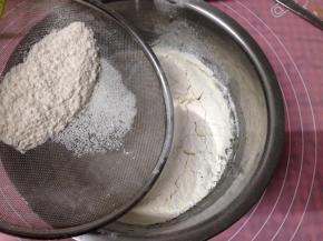 再次筛入低粉的混合物