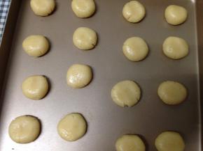 排入烤盘稍微压扁，同时烤箱170度预热