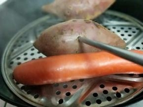 大约18分钟样子，用筷子扎一下，轻松扎透即可出锅。