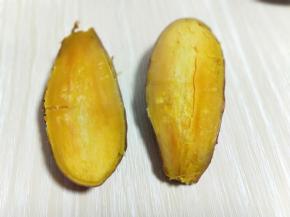 将红薯一切二，如图。