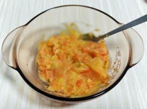 搅拌均匀，至红薯个胡萝卜成泥状。