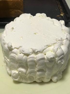 四周都挤上奶油