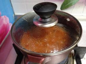 加盖小火慢慢煮
