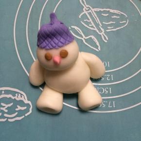 连接起来戴在雪娃娃的头上