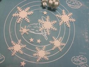 用模具刻出雪花