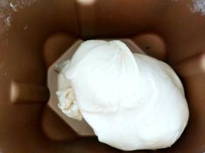 揉成光滑的面团，进行室温发酵到两倍大！