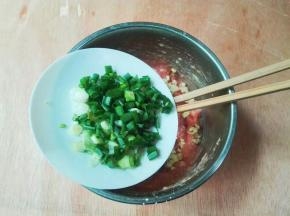 放葱花和姜末