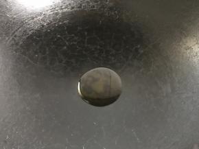 锅中倒入少许橄榄油。