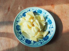 洋山芋削去皮切片