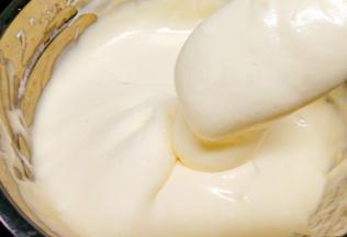 拌好的鸡蛋糊呈这种状态