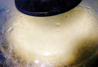 隔水蒸约25分钟，焖5分钟