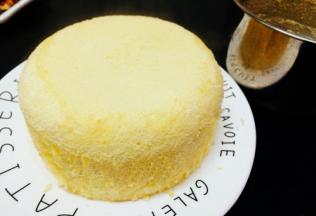 后取出倒扣脱模切件即可